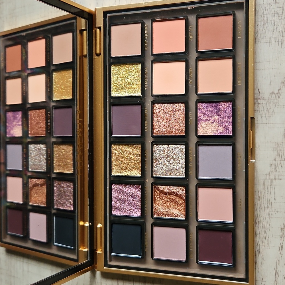 Huda Beauty Empowered Palette
